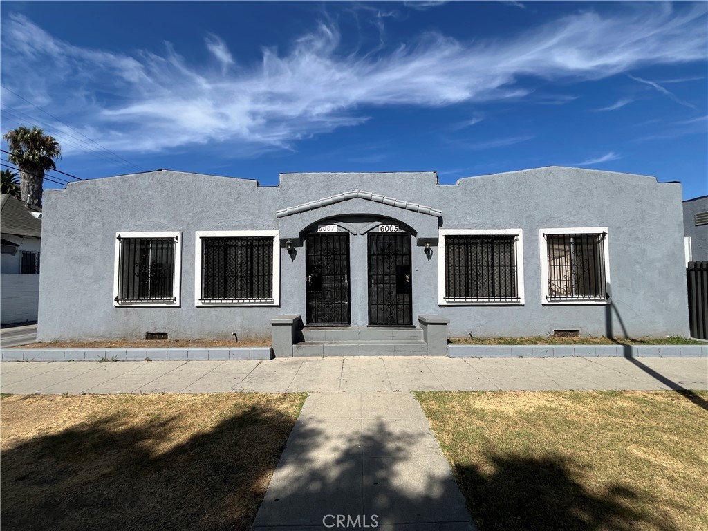 Discover comfort and convenience in this beautifully updated single-family home located at 6007 Harvard Blvd in the heart of Los Angeles. This spacious 2-bedroom, 1-bath residence features a warm, modern interior with wood-look laminate flooring throughout. The kitchen comes fully equipped with appliances, including a stove, refrigerator, and microwave. Each room is filled with natural light from large windows, creating a bright and cozy atmosphere. Ideally situated near Downtown LA, USC, SoFi Stadium, and major freeways, this home offers easy access to the best the city has to offer.