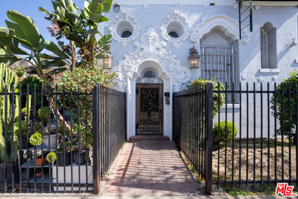 2000 Arlington Avenue