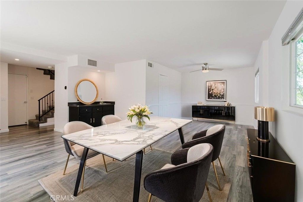 Photo of 18643 Burbank Blvd #7, Tarzana, CA 91356 (MLS # SR26083266)