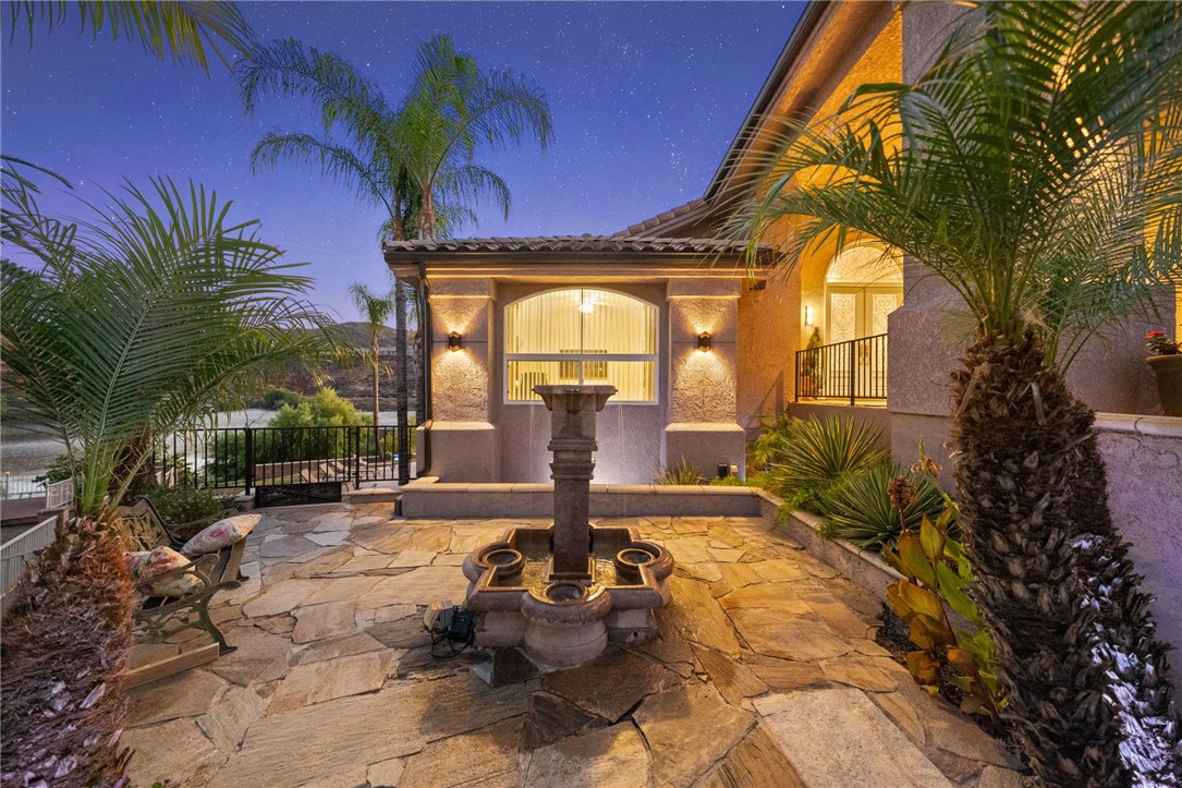 22001 Loch Lomond Drive