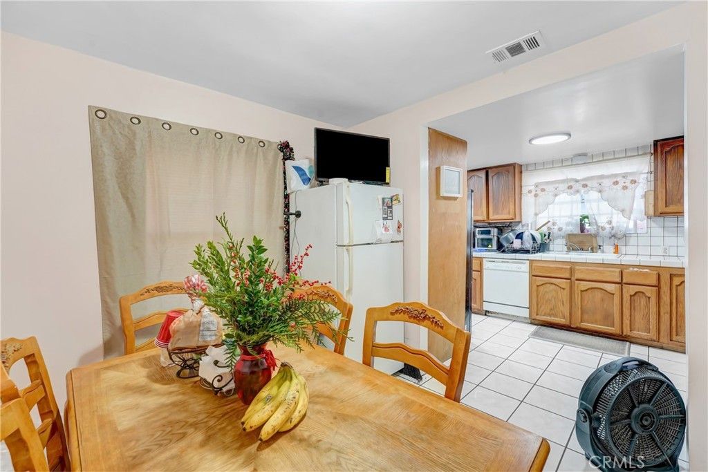 Photo of 2200 W Hardy St, Inglewood, CA 90305 (MLS # PW25282083)