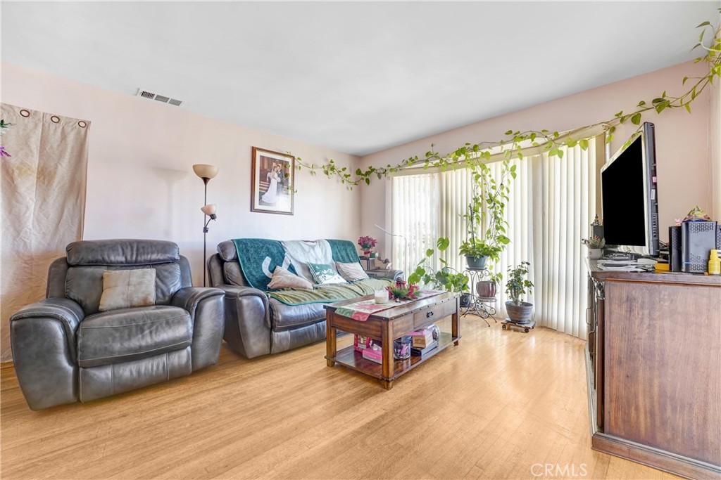 2200 W Hardy