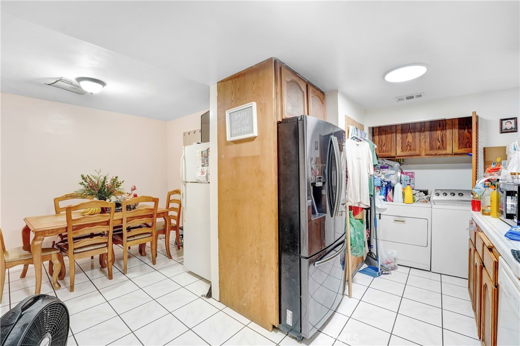2200 W Hardy