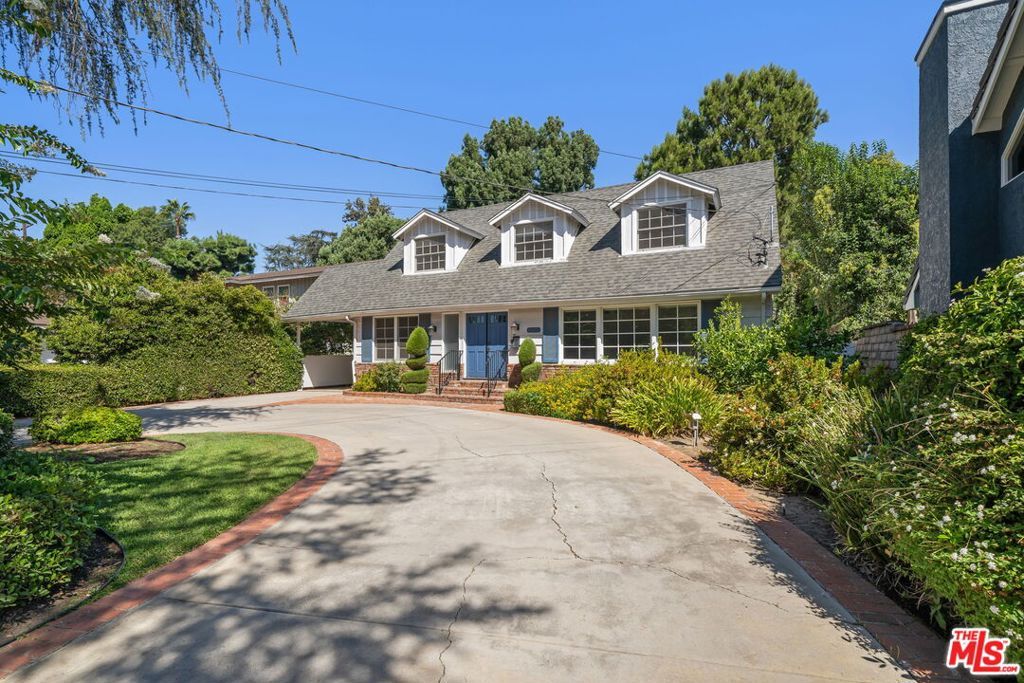 Photo of 15473 Lemay Street, Van Nuys, CA 91406 (MLS # 25600275)