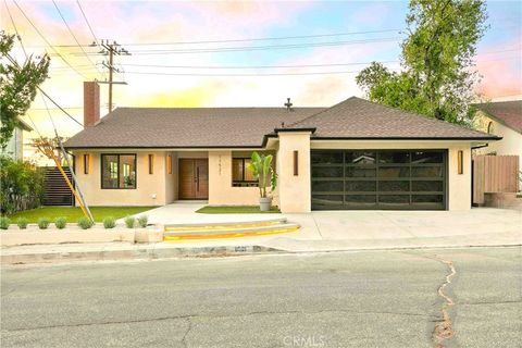 Photo of 11521 Dellmont Dr, Tujunga, CA 91042 (MLS # BB25247671) Photo of 11521 Dellmont Dr, Tujunga, CA 91042 (MLS # BB25247671)
