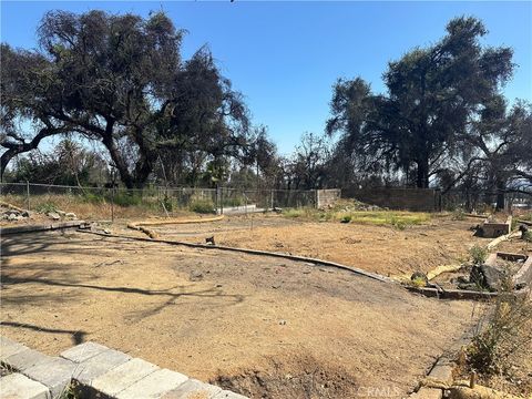 Photo of 388 E Pentagon Street, Altadena, CA 91001 (MLS # SR25150938) Photo of 388 E Pentagon Street, Altadena, CA 91001 (MLS # SR25150938)