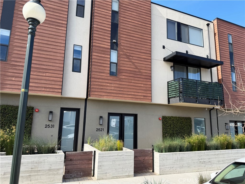 2521 Victoria Avenue