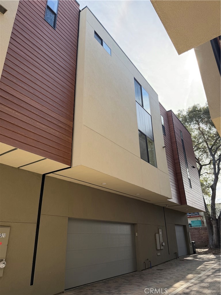 2521 Victoria Avenue