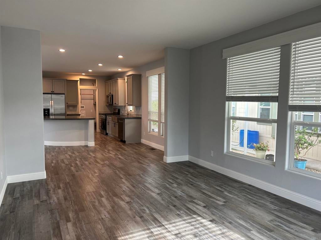 155 Las Flores Dr 104