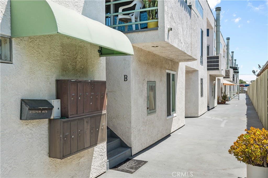 Photo of 6036 Hazelhurst #C PL, North Hollywood, CA 91606 (MLS # GD26166512)