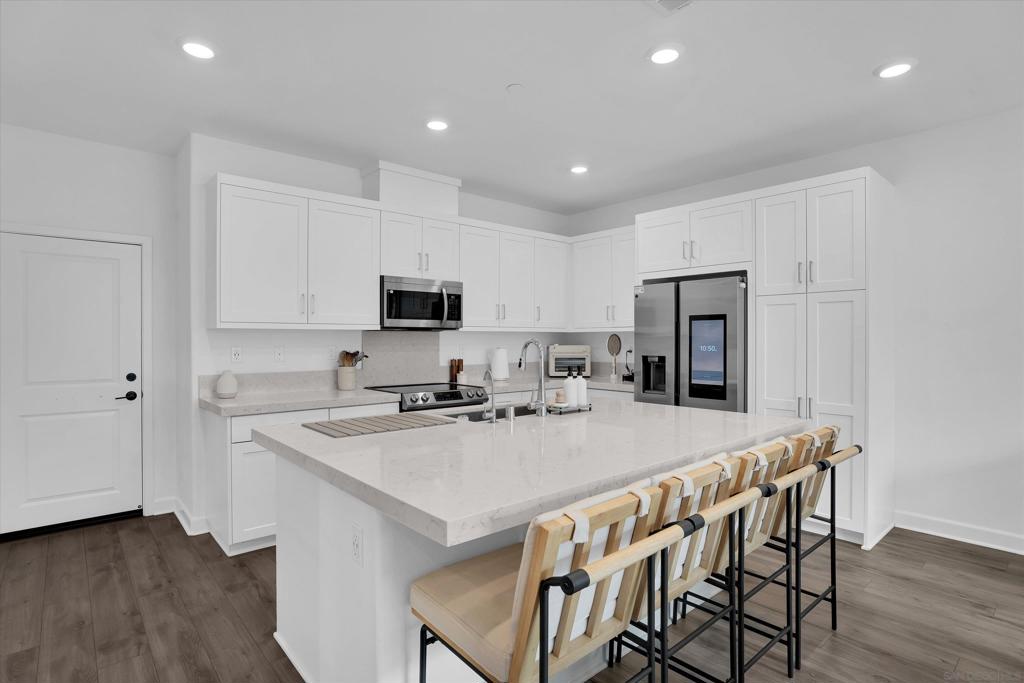 808 Mateo St #2