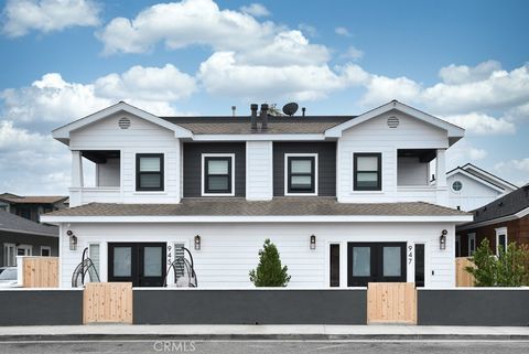 Photo of 947 W Balboa BLVD, Newport Beach, CA 92661 (MLS # NP26110311)