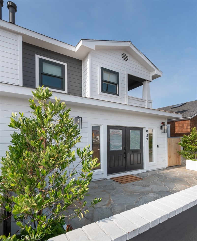 947 W Balboa
