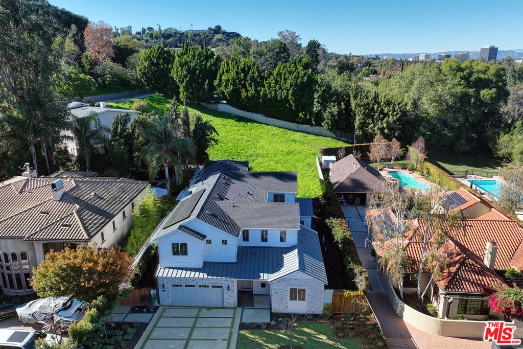 Photo of 4241 Woodcliff Road, Sherman Oaks, CA 91403 (MLS # 25620265)