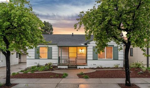 Photo of 535 535 Ashbury Ave Ave, El Cerrito, CA 94530 (MLS # 41124409)