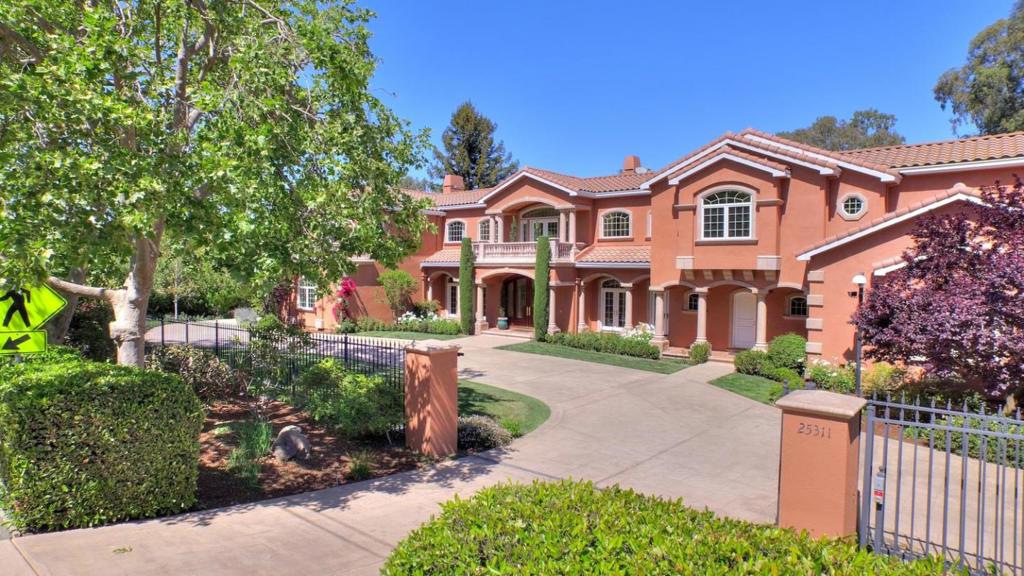 Exceptional Estate Home on a Flat Acre in Prime Location Walking Distance to Town. Many Fine Amenities Including: Soaring Two Story Ceilings in Living and Family Rooms with Beautiful Views of Rear Gardens, Open Kitchen/Family Room, Spacious Master Suite with Two Walk in Closets, Luxurious Marble Bath, Office, Library, Large Two Bedroom Guest House with Vaulted Ceilings, Sports Court, Pool with Auto Cover, Covered Patios, Two Separate Two-Car Garages, Gated Semi-Circular Driveway, Beautiful Landscaping!