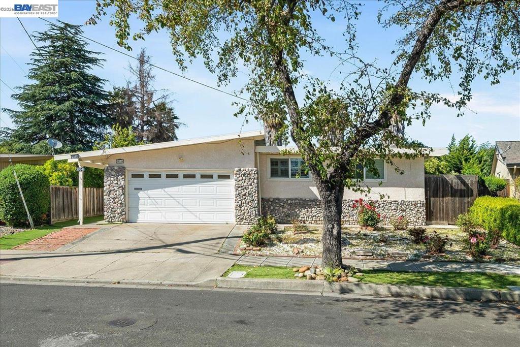 30544 Hoylake St