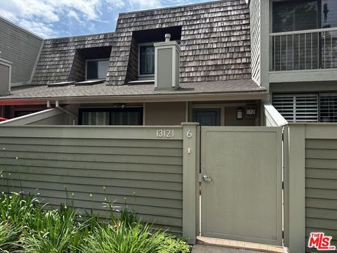 Photo of 13121 Mindanao Way #6, Marina Del Rey, CA 90292 (MLS # 26786025)