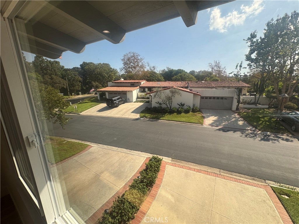 558 Vista Flora, Newport Beach CA 92660 - Photo 28
