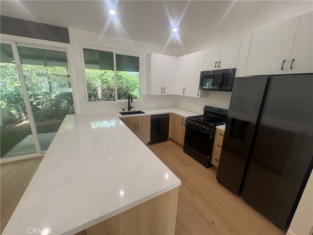 558 Vista Flora, Newport Beach CA 92660 - Photo 13