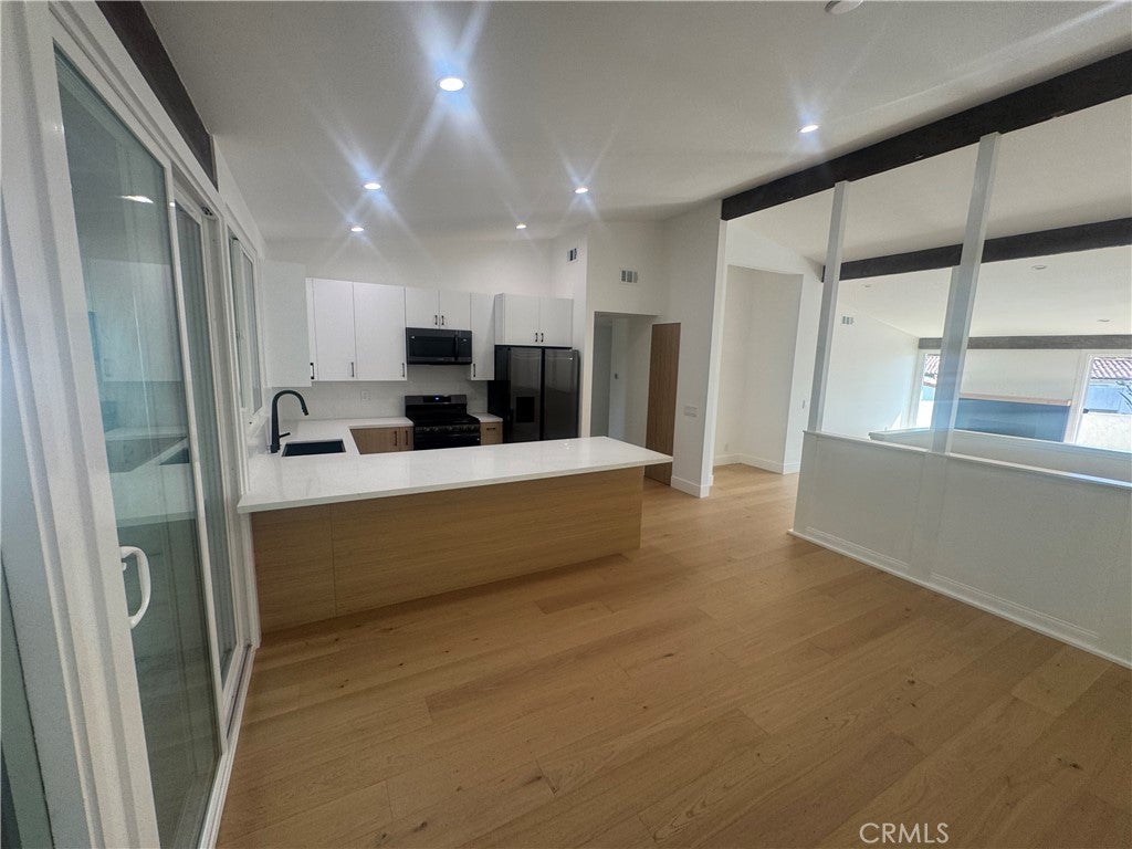 558 Vista Flora, Newport Beach CA 92660 - Photo 11