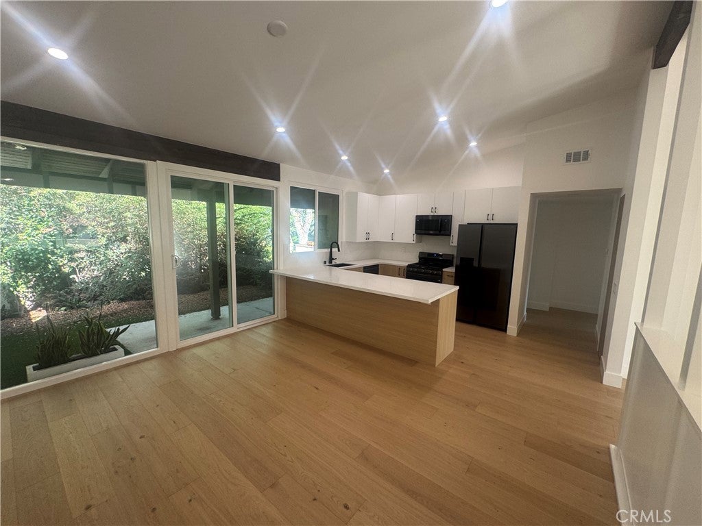 558 Vista Flora, Newport Beach CA 92660 - Photo 10
