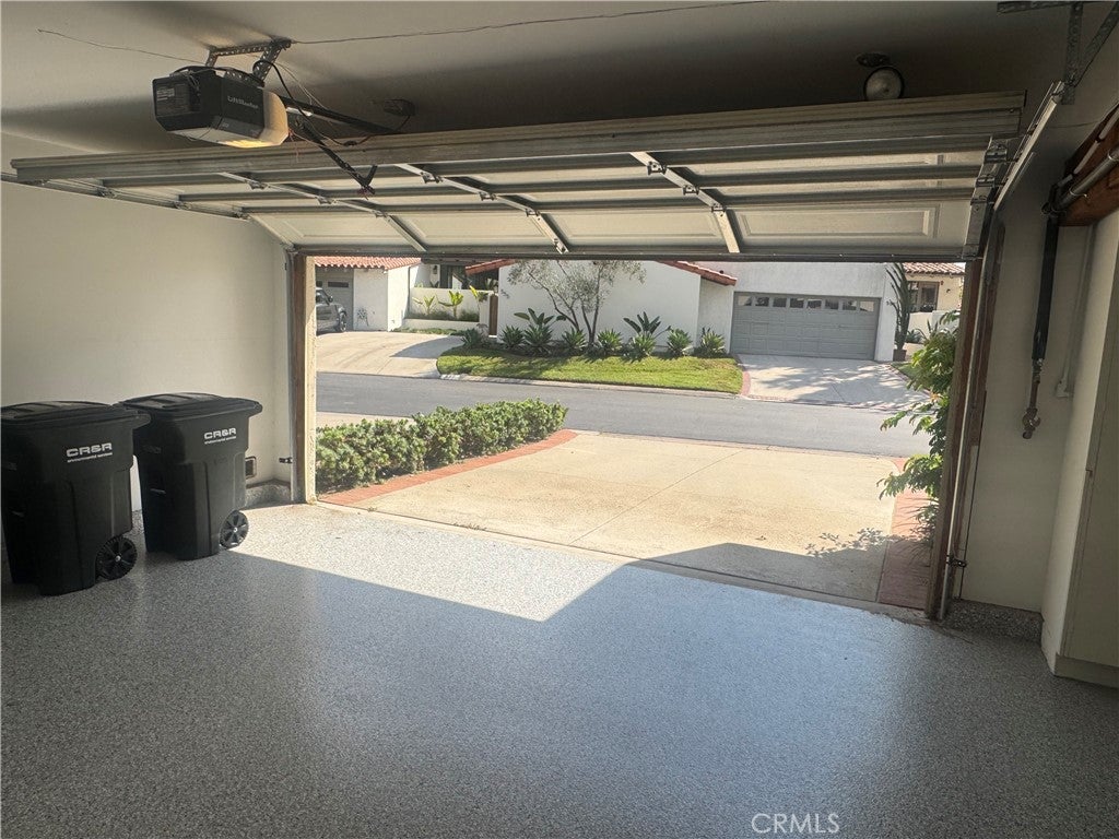 558 Vista Flora, Newport Beach CA 92660 - Photo 33