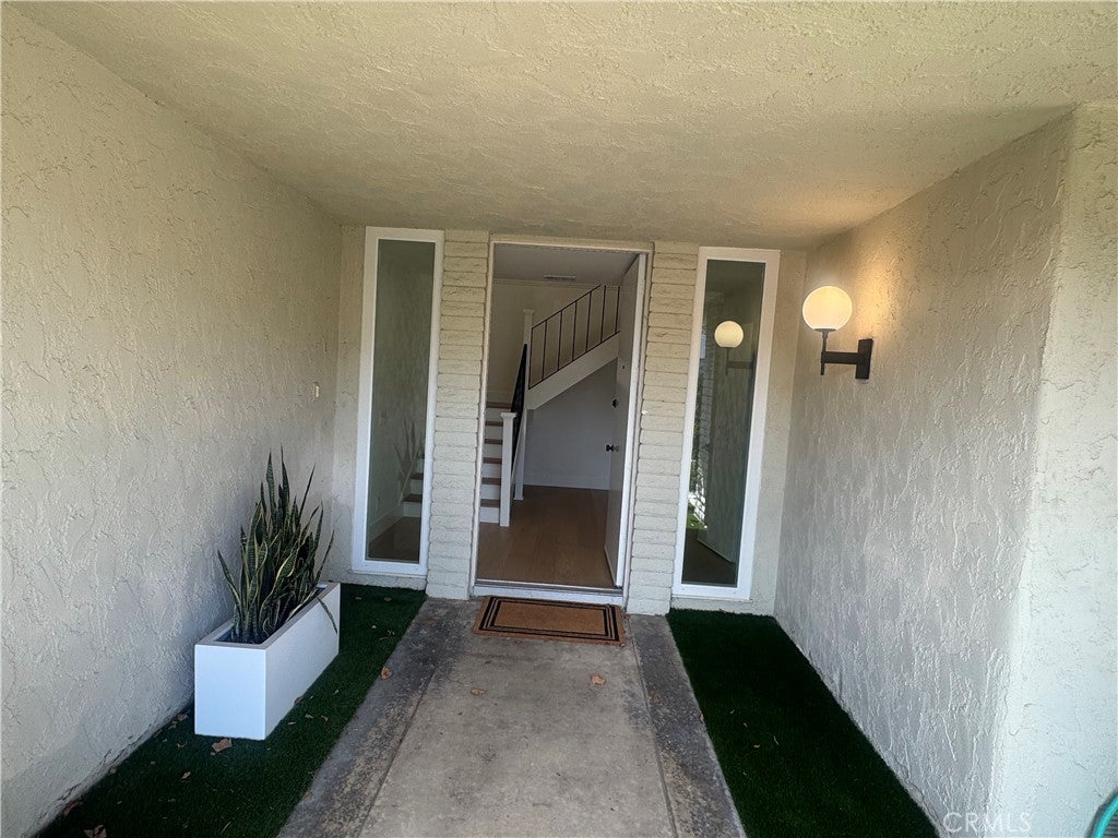 558 Vista Flora, Newport Beach CA 92660 - Photo 8
