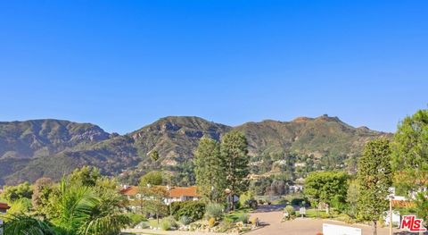 Photo of 1622 Michael Lane, Pacific Palisades, CA 90272 (MLS # 25619739)