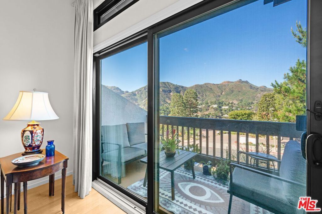 Photo of 1622 Michael Lane, Pacific Palisades, CA 90272 (MLS # 25619739)