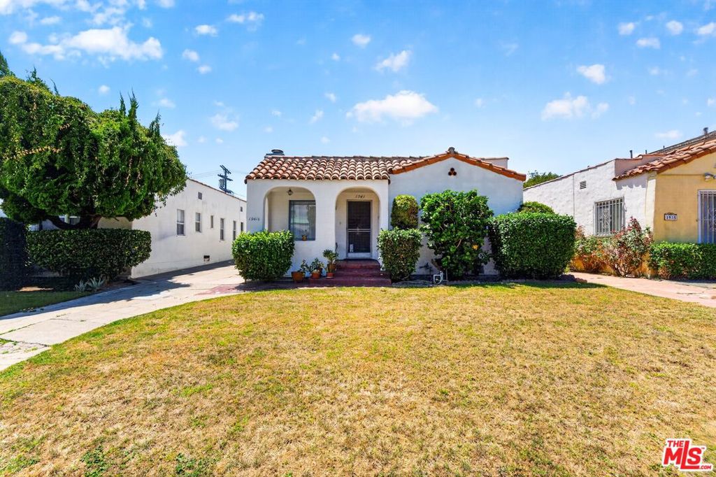 1941 Barry Avenue