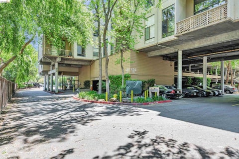 Photo of 490 N Civic Dr DR #101, Walnut Creek, CA 94596 (MLS # 41141681)