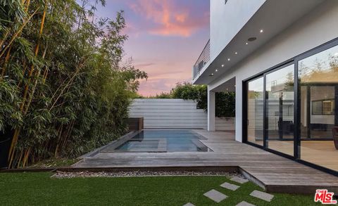 Photo of 748 N Detroit Street, Los Angeles, CA 90046 (MLS # 26670151)