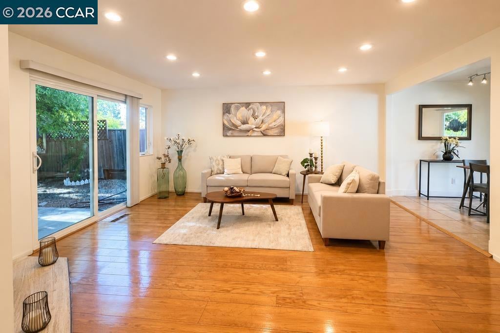 1594 Morgan Ln.
