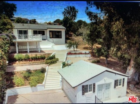 Photo of 627 N Marquette Street, Pacific Palisades, CA 90272 (MLS # 25607083)