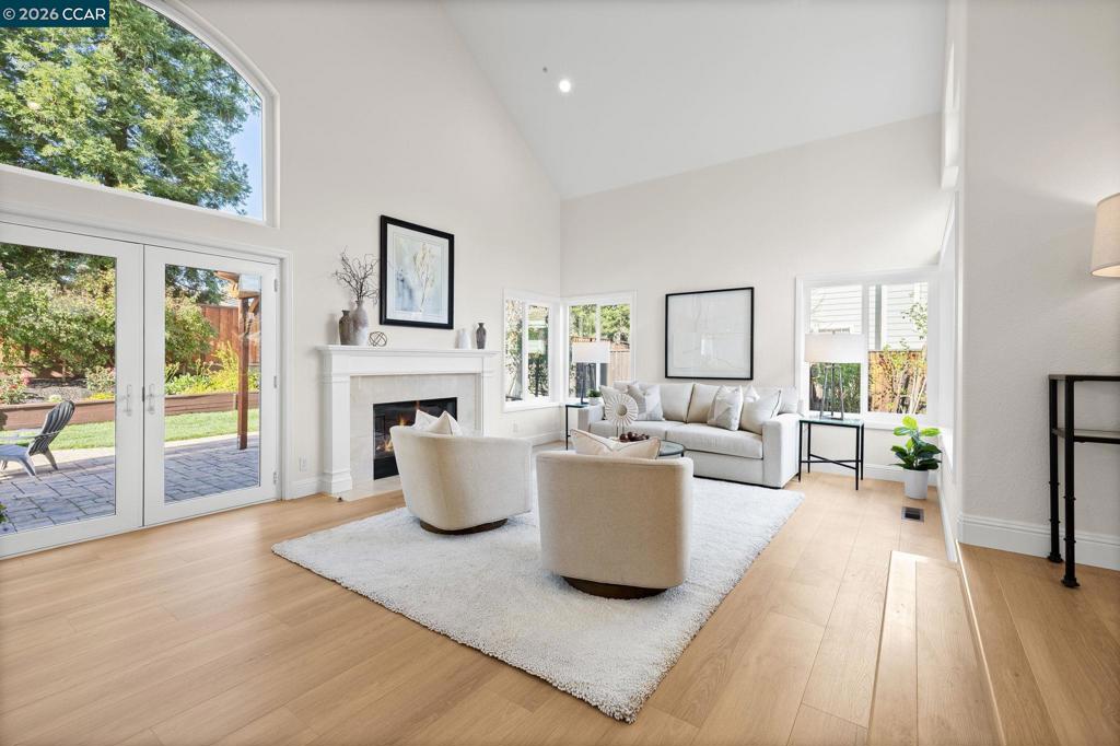 4128 4128 Camrose Ave