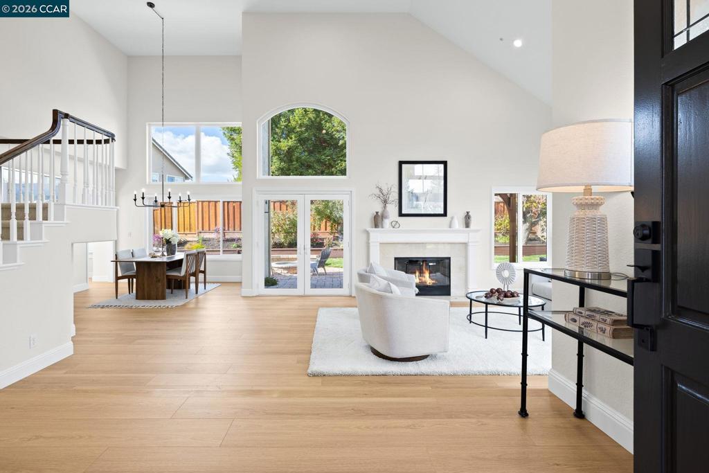 4128 4128 Camrose Ave