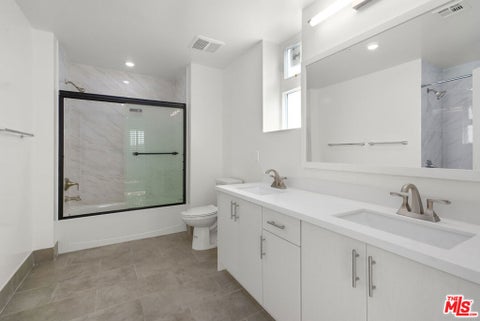 Tiny photo for 1832 S Barrington Avenue #401, Los Angeles, CA 90025 (MLS # 26873615)
