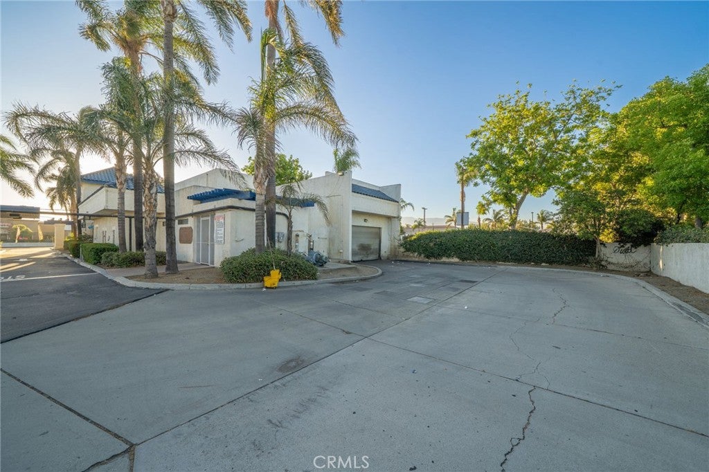 9617 Sierra Ave