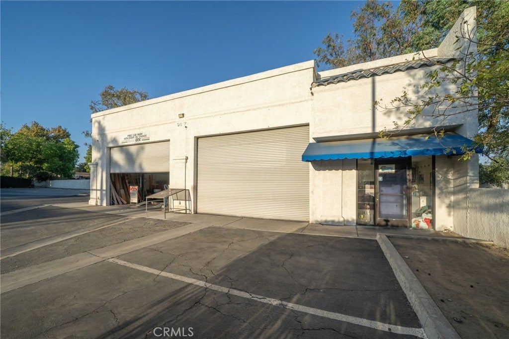 9617 Sierra Ave