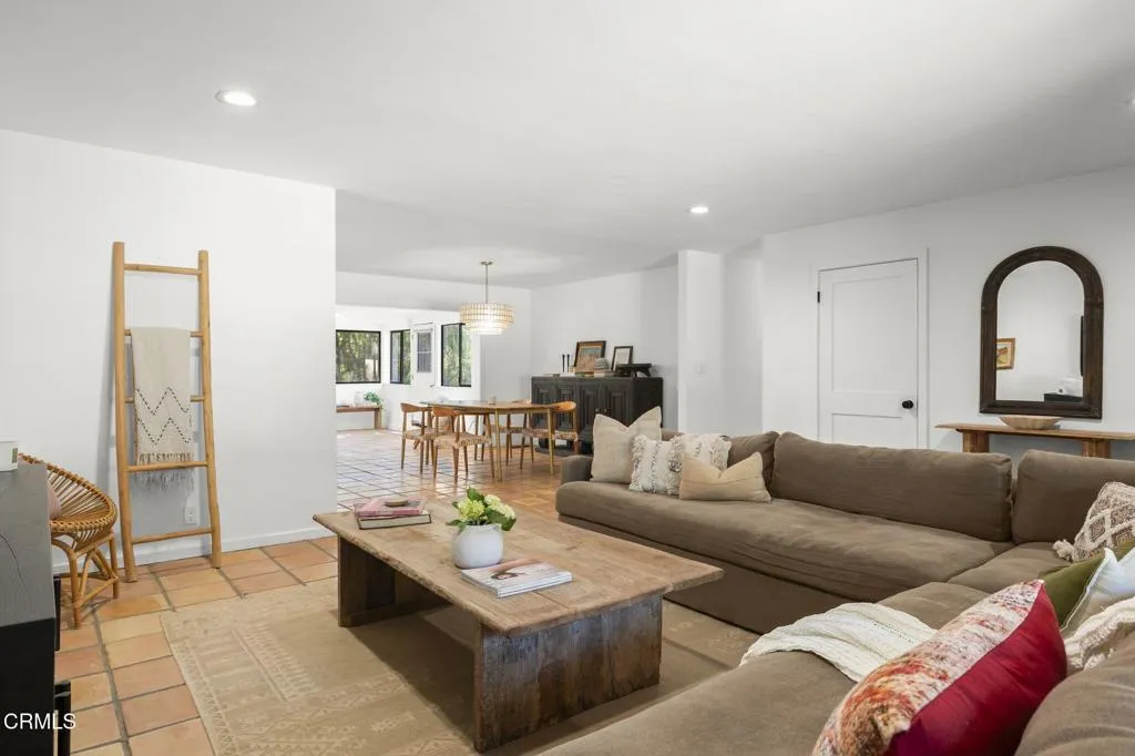 Ojai, California 93023, United States, 3 Bedrooms Bedrooms, ,3 BathroomsBathrooms,Residential,Active,174797