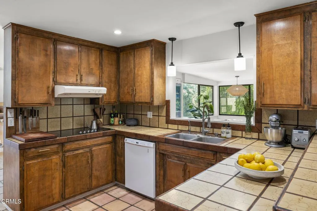 Ojai, California 93023, United States, 3 Bedrooms Bedrooms, ,3 BathroomsBathrooms,Residential,Active,174797