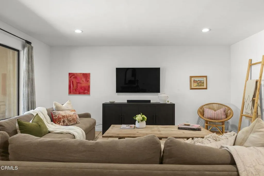 Ojai, California 93023, United States, 3 Bedrooms Bedrooms, ,3 BathroomsBathrooms,Residential,Active,174797