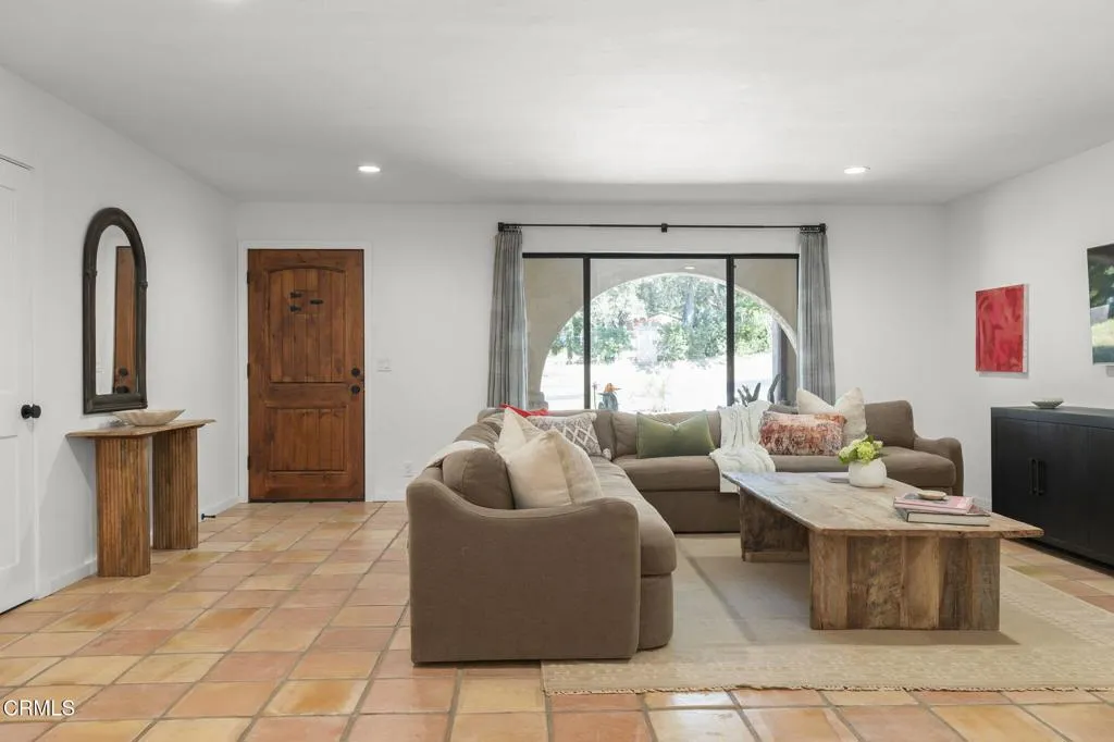 Ojai, California 93023, United States, 3 Bedrooms Bedrooms, ,3 BathroomsBathrooms,Residential,Active,174797