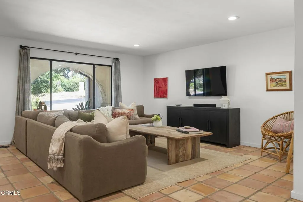 Ojai, California 93023, United States, 3 Bedrooms Bedrooms, ,3 BathroomsBathrooms,Residential,Active,174797