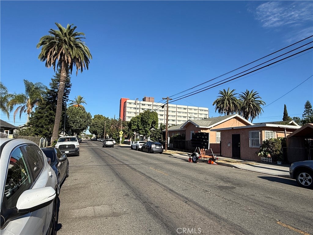 1047 E New York