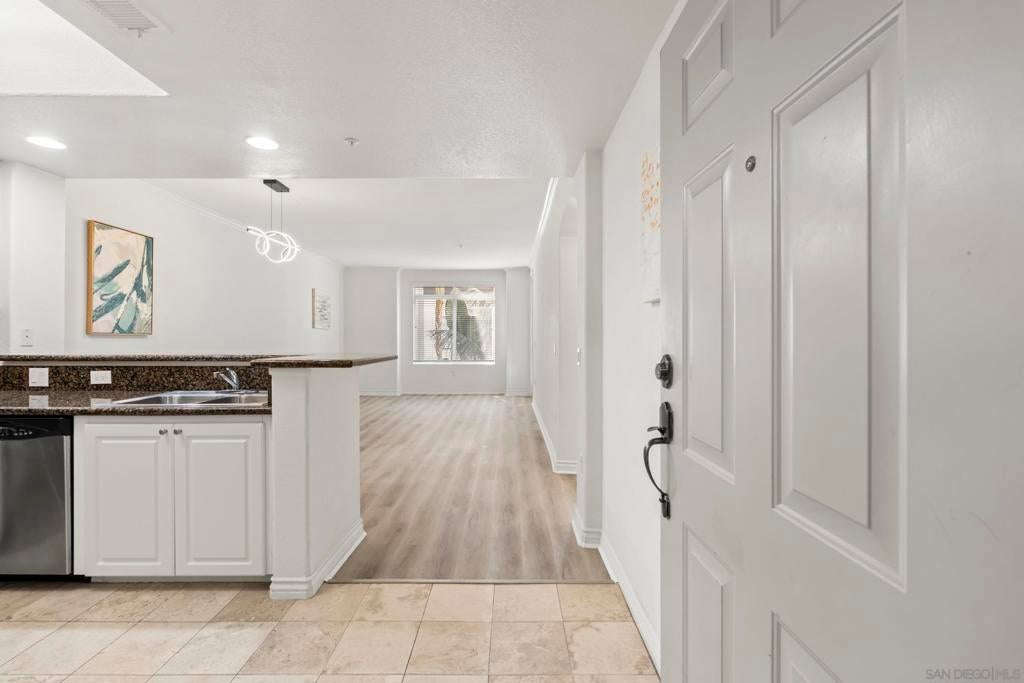 9263 Regents Rd B204