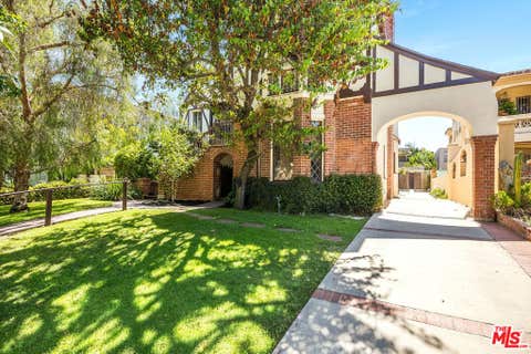 Photo of 1064 S Ogden Drive, Los Angeles, CA 90019 (MLS # 26854379)