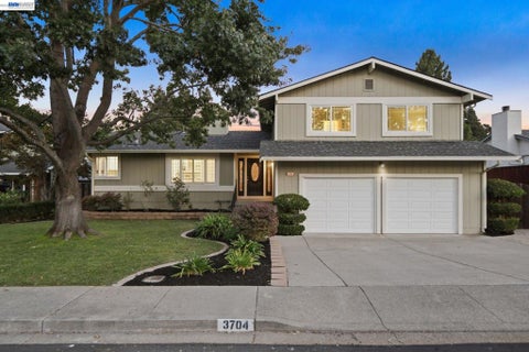 Photo of 3704 Anderhan Pl PL, San Ramon, CA 94583 (MLS # 41148258)