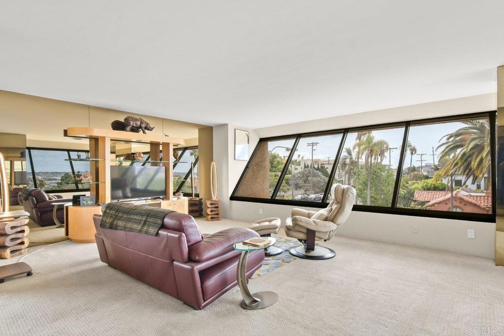230 W Laurel Street 506